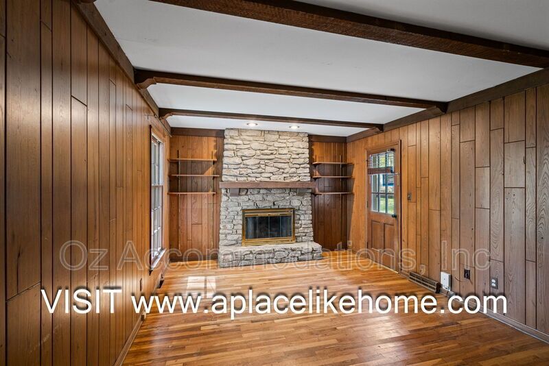 8211 W 97th St property image