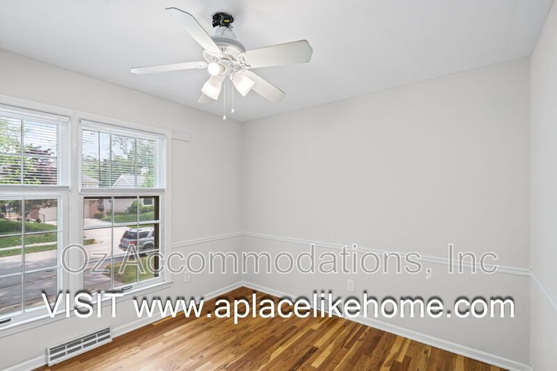 8211 W 97th St property image