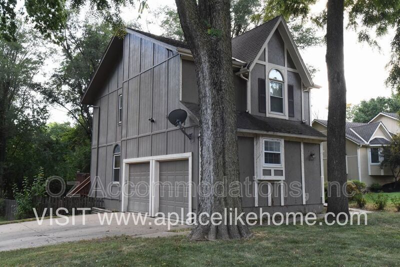 AVAILABLE NOW!! 6301 W 153rd St Overland Park, Kansas 66223 property image