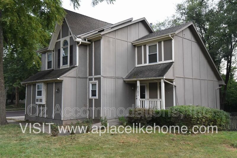 AVAILABLE NOW!! 6301 W 153rd St Overland Park, Kansas 66223 property image