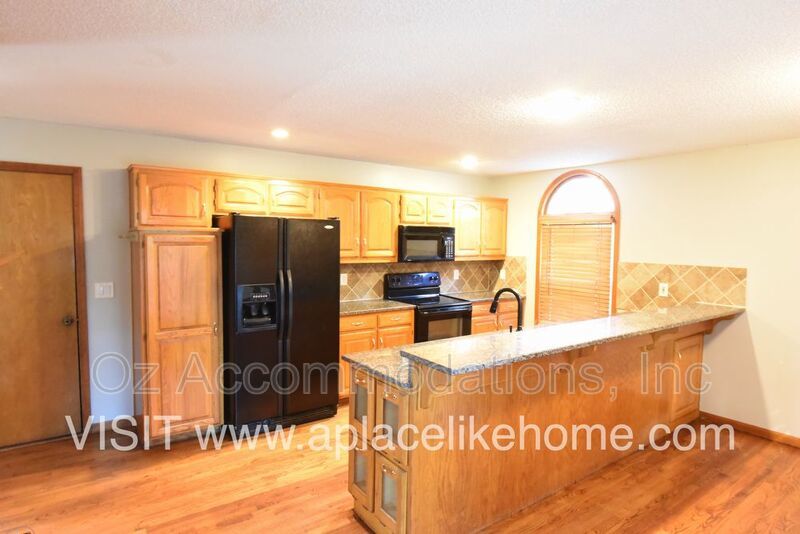 AVAILABLE NOW!! 6301 W 153rd St Overland Park, Kansas 66223 property image