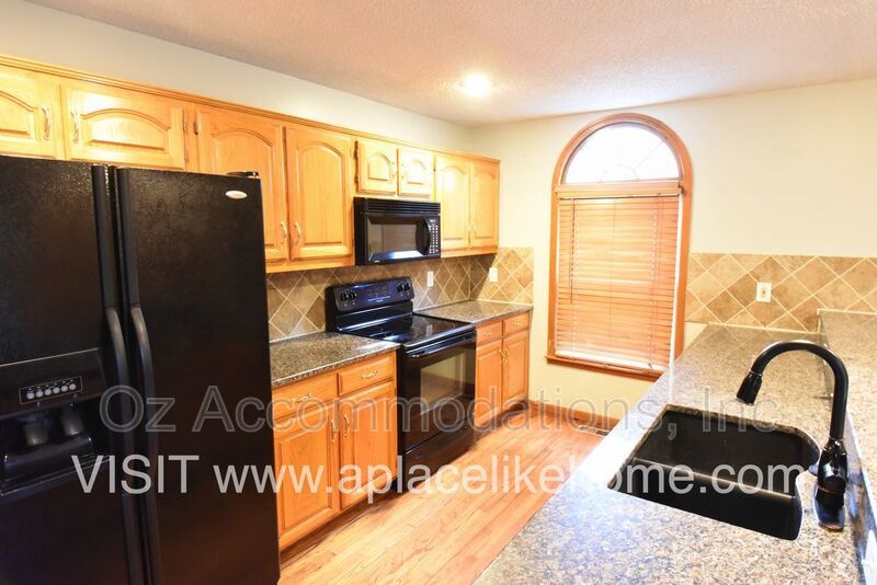 AVAILABLE NOW!! 6301 W 153rd St Overland Park, Kansas 66223 property image