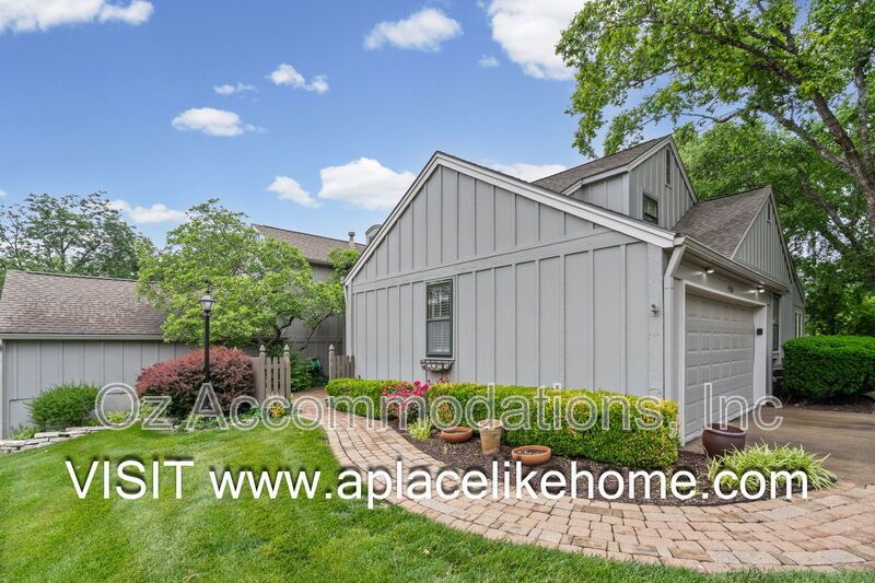 Beautifully Updated home in prestigious Huntington Farms property image