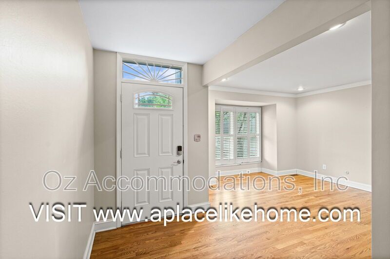 Beautifully Updated home in prestigious Huntington Farms property image