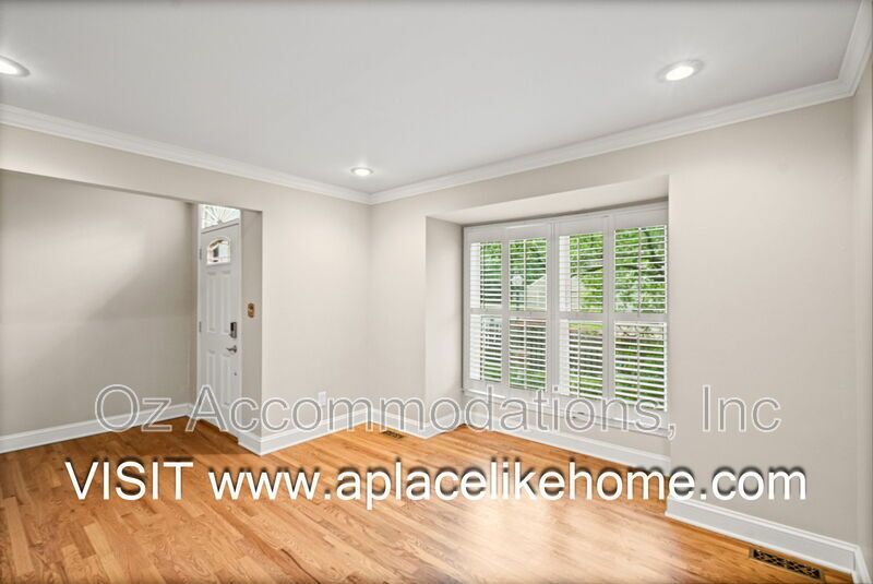 Beautifully Updated home in prestigious Huntington Farms property image