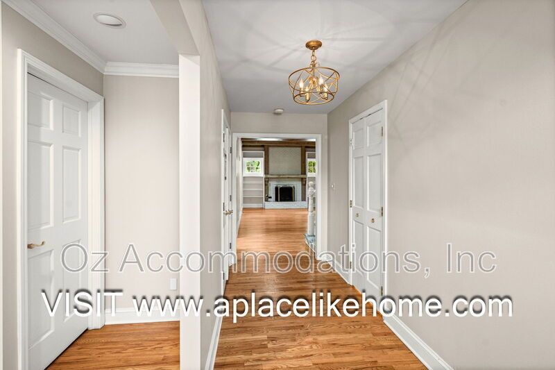 Beautifully Updated home in prestigious Huntington Farms property image