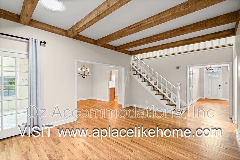 Beautifully Updated home in prestigious Huntington Farms property image