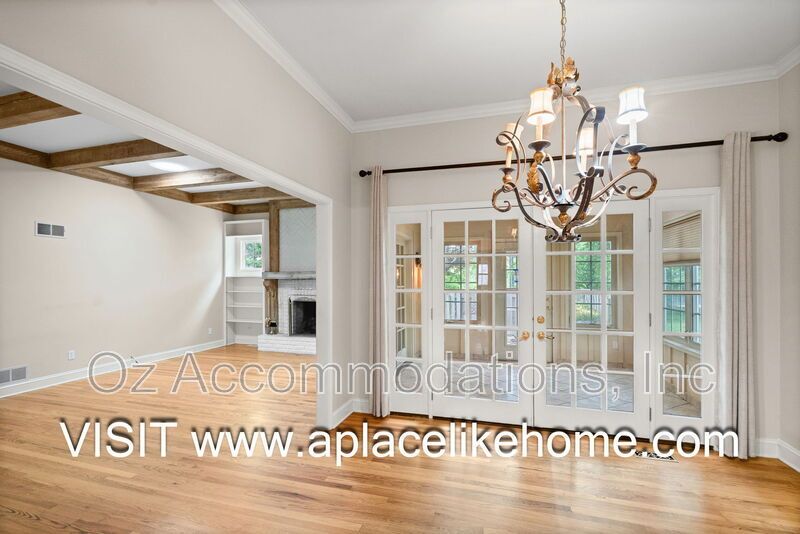 Beautifully Updated home in prestigious Huntington Farms property image