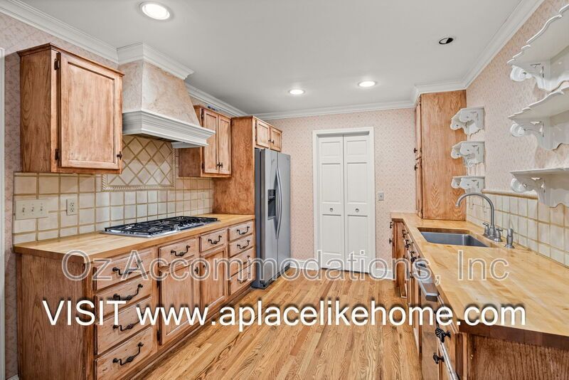 Beautifully Updated home in prestigious Huntington Farms property image