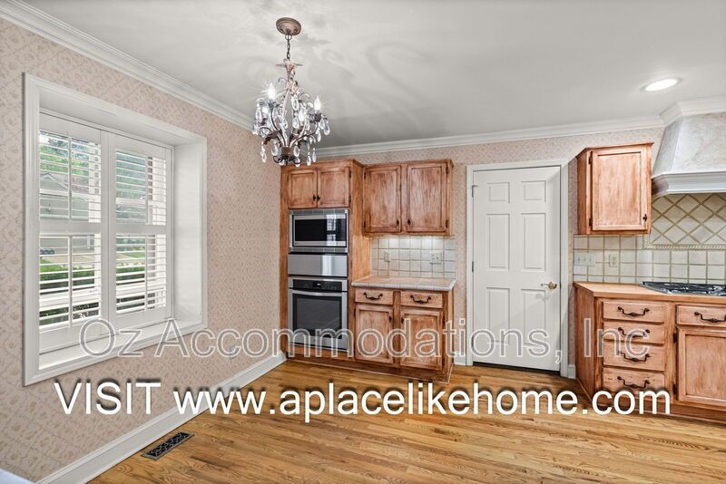 Beautifully Updated home in prestigious Huntington Farms property image