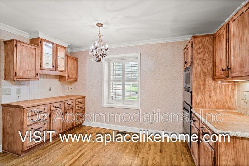 Beautifully Updated home in prestigious Huntington Farms property image