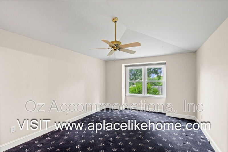 Beautifully Updated home in prestigious Huntington Farms property image