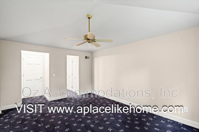 Beautifully Updated home in prestigious Huntington Farms property image