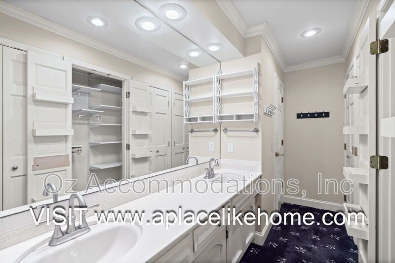 Beautifully Updated home in prestigious Huntington Farms property image
