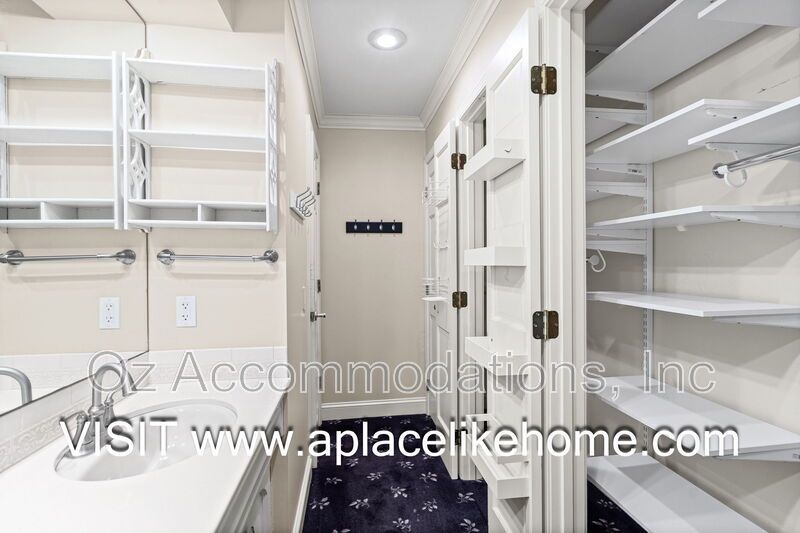 Beautifully Updated home in prestigious Huntington Farms property image