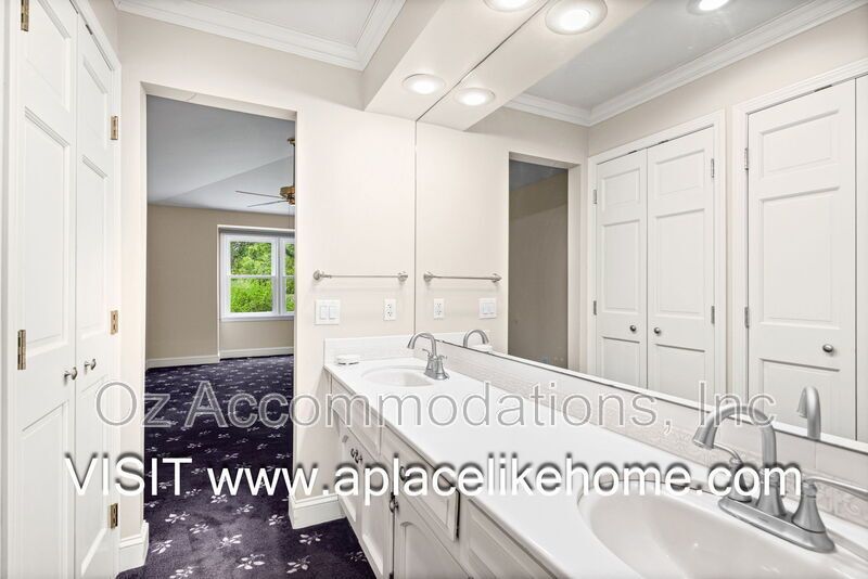 Beautifully Updated home in prestigious Huntington Farms property image