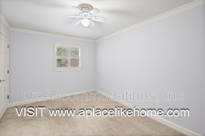 Beautifully Updated home in prestigious Huntington Farms property image