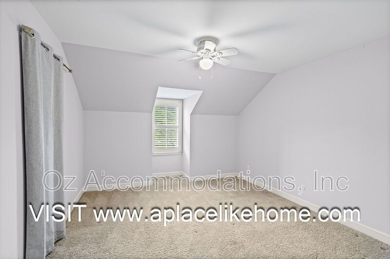 Beautifully Updated home in prestigious Huntington Farms property image