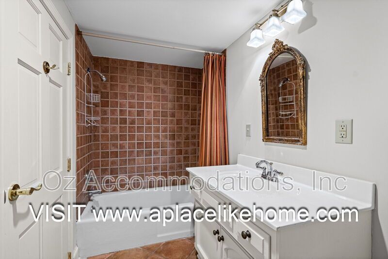 Beautifully Updated home in prestigious Huntington Farms property image