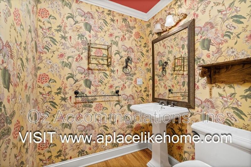 Beautifully Updated home in prestigious Huntington Farms property image