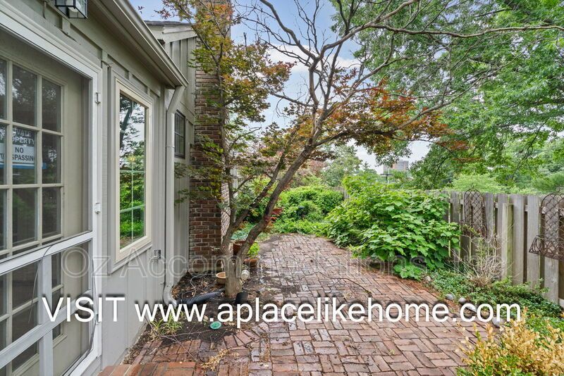 Beautifully Updated home in prestigious Huntington Farms property image