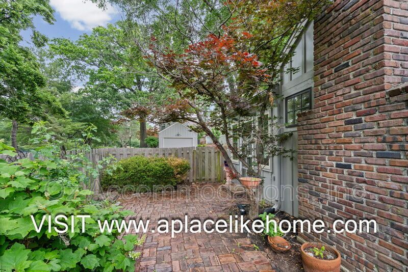 Beautifully Updated home in prestigious Huntington Farms property image