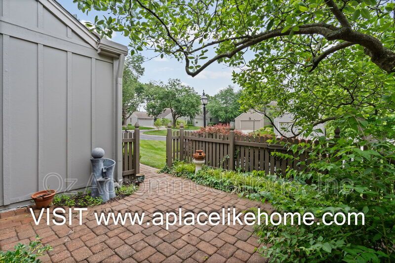 Beautifully Updated home in prestigious Huntington Farms property image