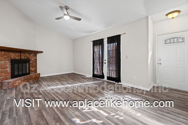 3BR/3BA Half Duplex in Grandview – Spacious Layout & HOA-Included Amenities property image