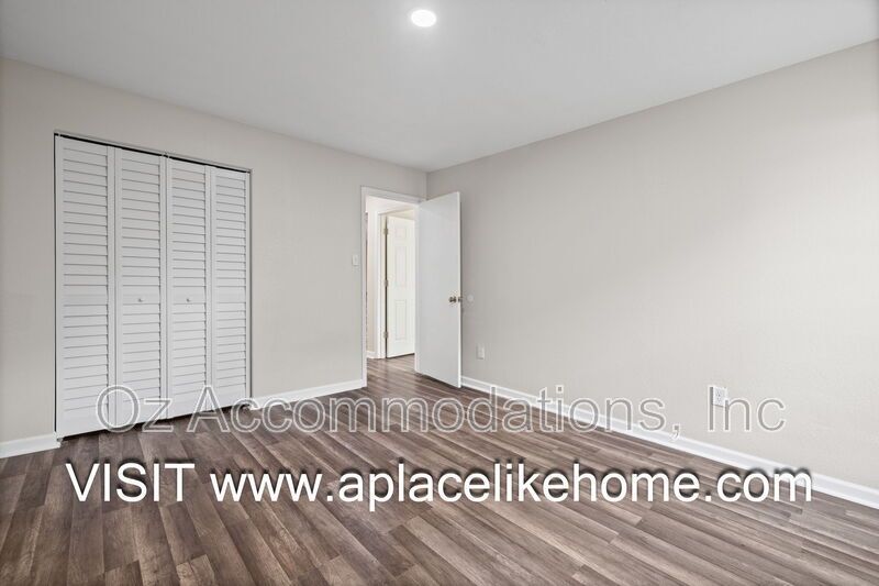 3BR/3BA Half Duplex in Grandview – Spacious Layout & HOA-Included Amenities property image