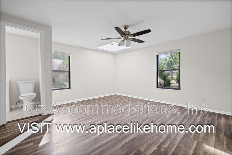 3BR/3BA Half Duplex in Grandview – Spacious Layout & HOA-Included Amenities property image