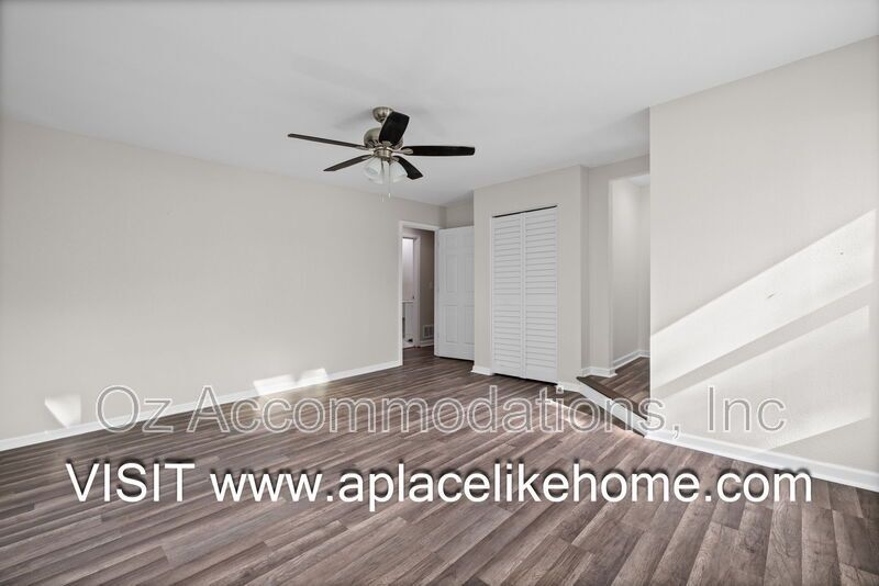 3BR/3BA Half Duplex in Grandview – Spacious Layout & HOA-Included Amenities property image