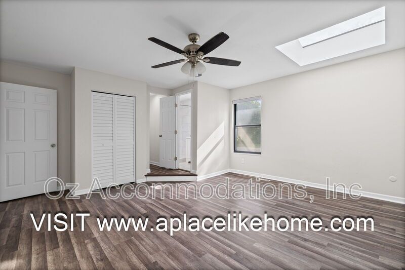 3BR/3BA Half Duplex in Grandview – Spacious Layout & HOA-Included Amenities property image