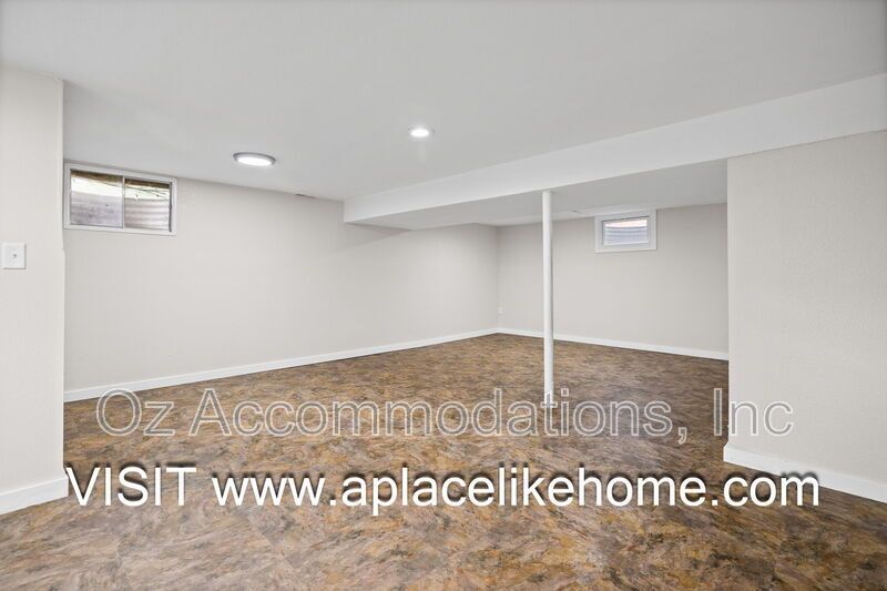 3BR/3BA Half Duplex in Grandview – Spacious Layout & HOA-Included Amenities property image