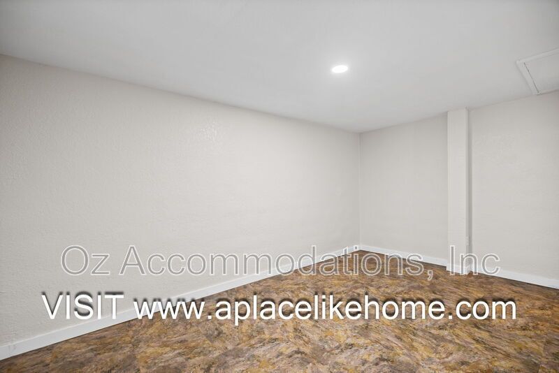 3BR/3BA Half Duplex in Grandview – Spacious Layout & HOA-Included Amenities property image