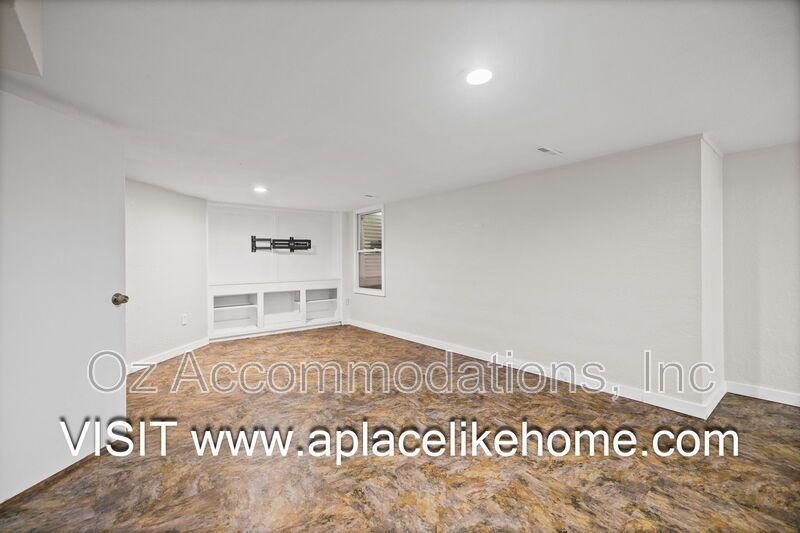 3BR/3BA Half Duplex in Grandview – Spacious Layout & HOA-Included Amenities property image