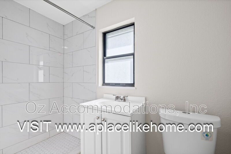 3BR/3BA Half Duplex in Grandview – Spacious Layout & HOA-Included Amenities property image