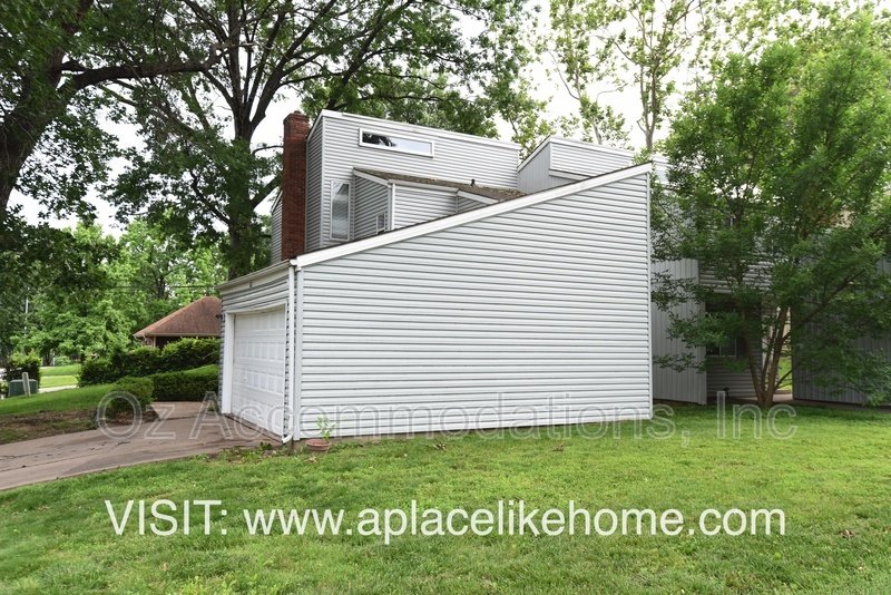 1617 E 97th St property image