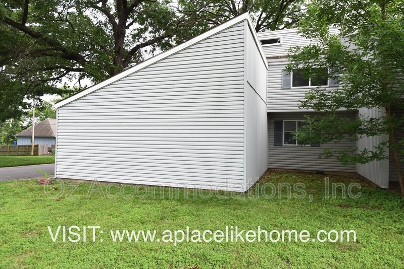 1617 E 97th St property image