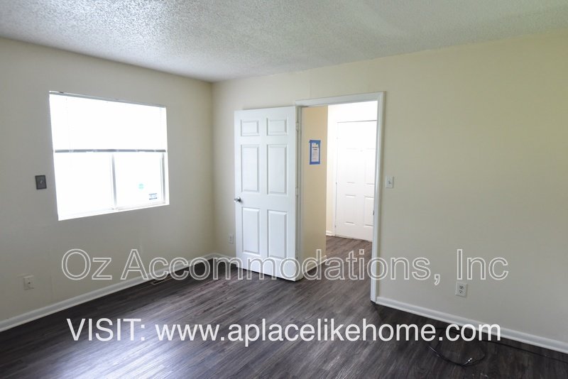 1617 E 97th St property image