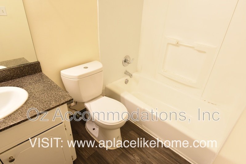 1617 E 97th St property image