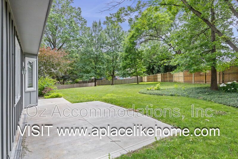 AVAILABLE NOW!! 11626 Woordward St. Overland Park, KS 66210 property image