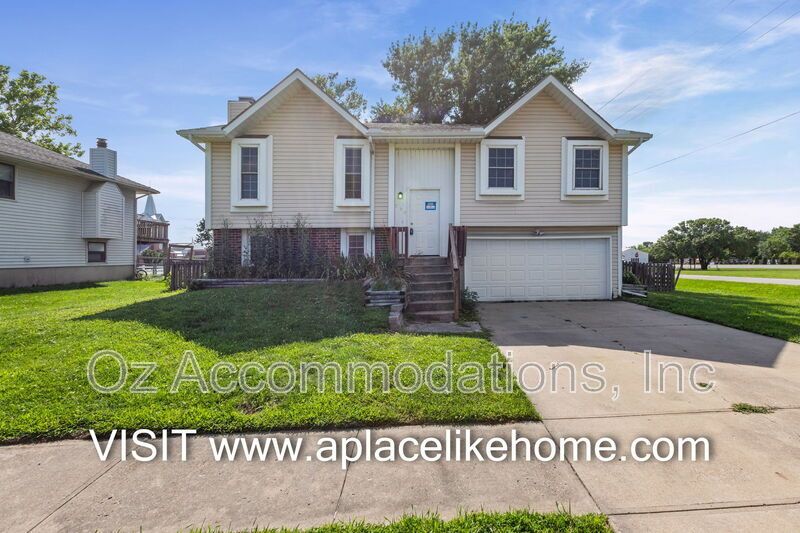 AVAILABLE NOW! 204 Bedford St. Gardner, KS 66030 property image