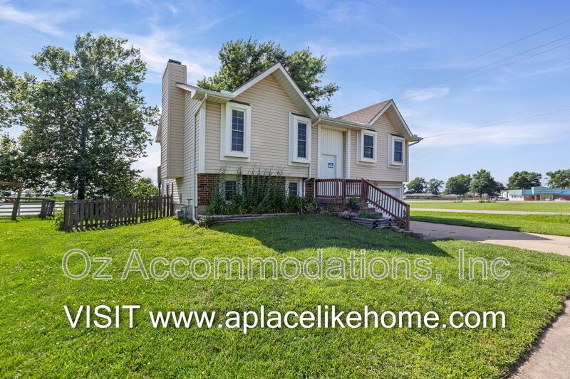AVAILABLE NOW! 204 Bedford St. Gardner, KS 66030 property image