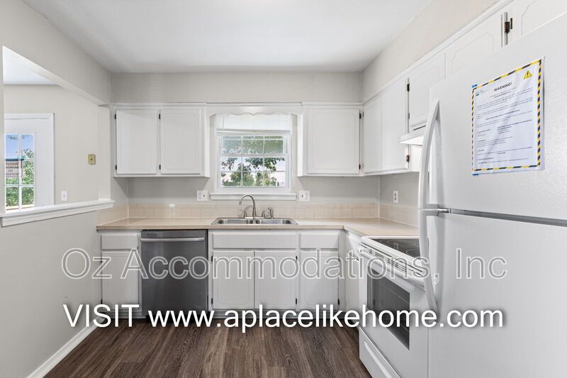 AVAILABLE NOW! 204 Bedford St. Gardner, KS 66030 property image