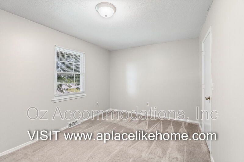 AVAILABLE NOW! 204 Bedford St. Gardner, KS 66030 property image