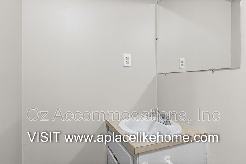 AVAILABLE NOW! 204 Bedford St. Gardner, KS 66030 property image