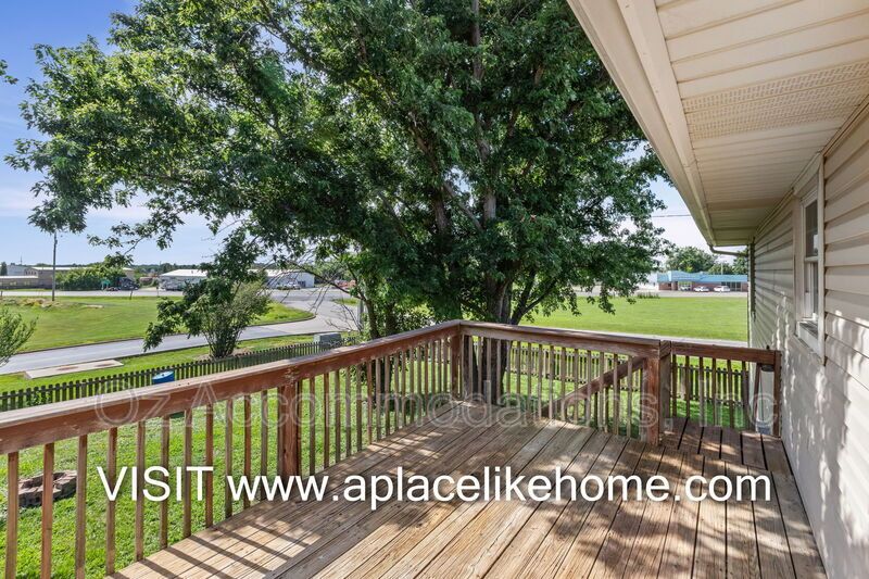 AVAILABLE NOW! 204 Bedford St. Gardner, KS 66030 property image