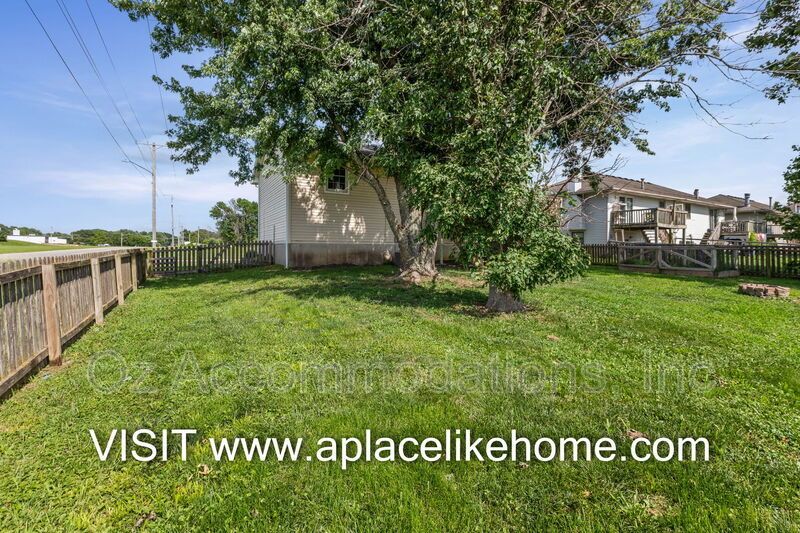 AVAILABLE NOW! 204 Bedford St. Gardner, KS 66030 property image