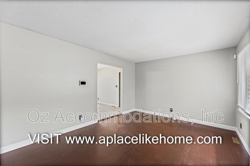 8201 E 110th St property image