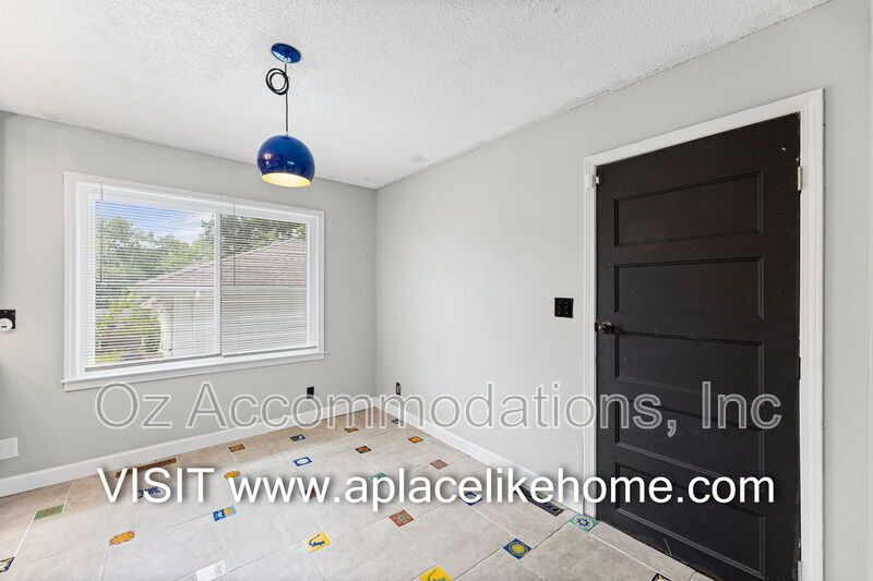 8201 E 110th St property image